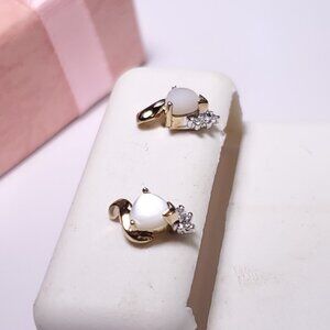 Estate .40ctw Heart Cut Mother of Pearl & Diam 10Kt YG Petite Stud Earrings20901